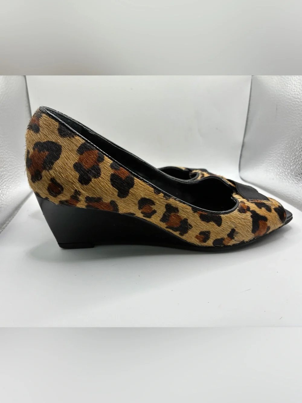 BCBGMAXAZRIA Leopard Calf Hair Peep Toe Wedge Heels Women’s 5.5B Leather Shoes